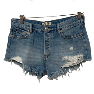 🎬We The Free Distressed Blue Jean Shorts size 27  GUC..